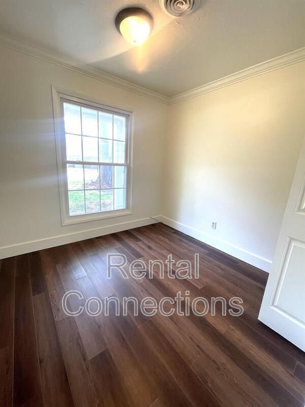 Building Photo - 3300 W Hawthorne Ct