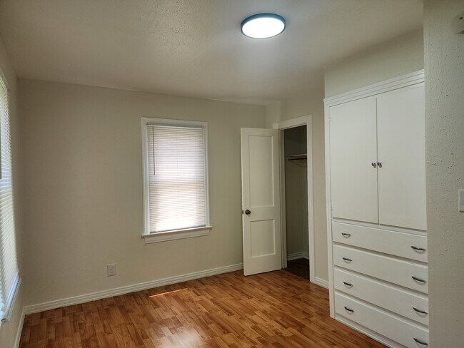 Building Photo - 1225 NE 42nd St