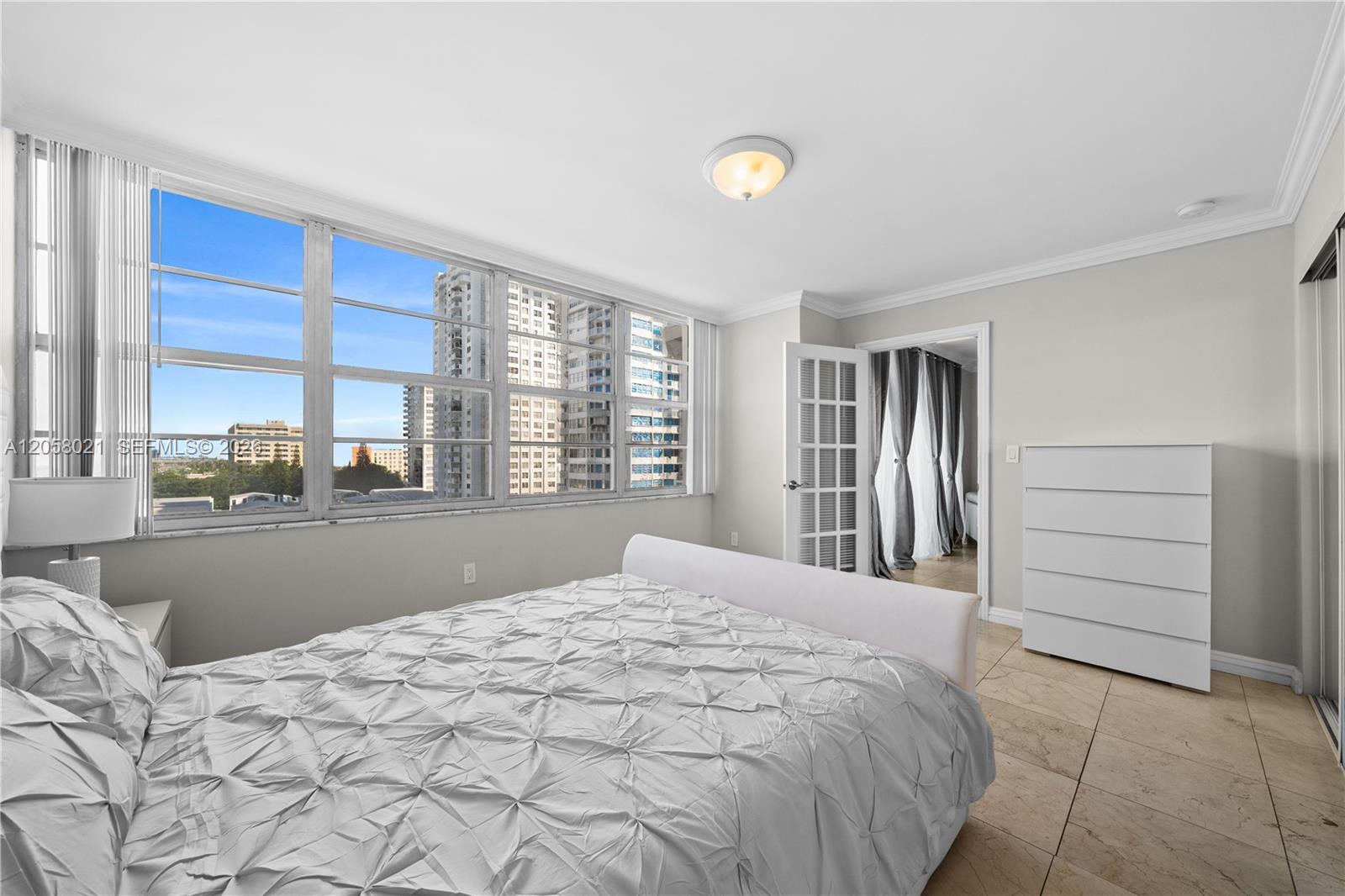 Building Photo - 18011 Biscayne Blvd