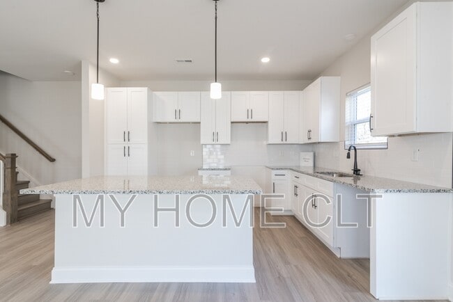 Building Photo - 3632 Trull St