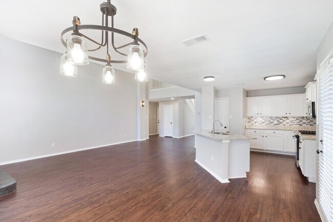 Building Photo - 4729 Woodhaven Ln
