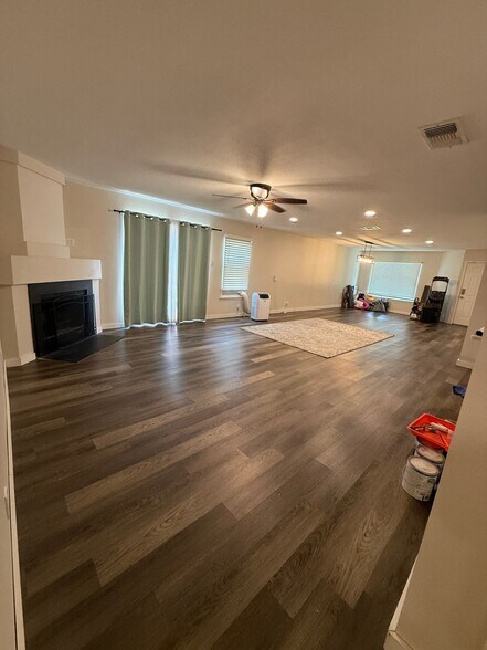 Building Photo - 9142 Village Brown