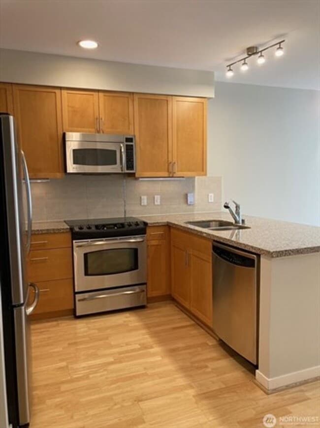 Building Photo - Harbor Square Condominium