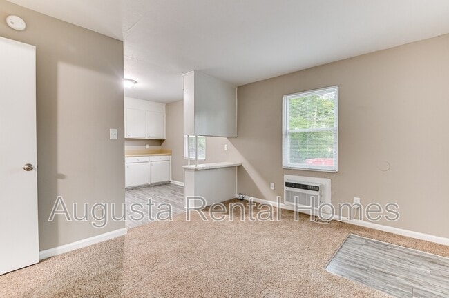 Building Photo - 325B Verdery Dr
