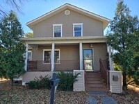 Building Photo - 802-811 11th Ave N