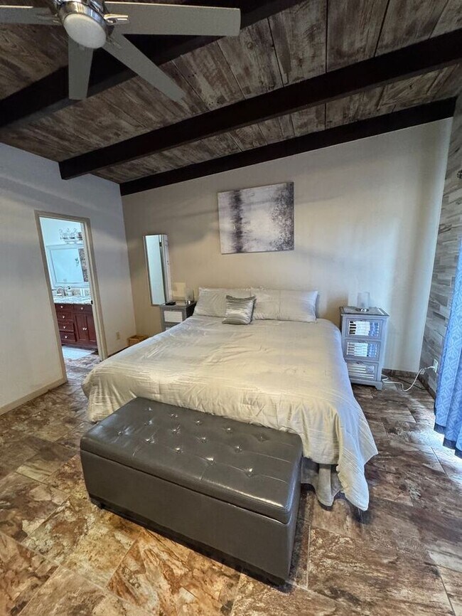 Building Photo - 4030 E Camino de la Bajada