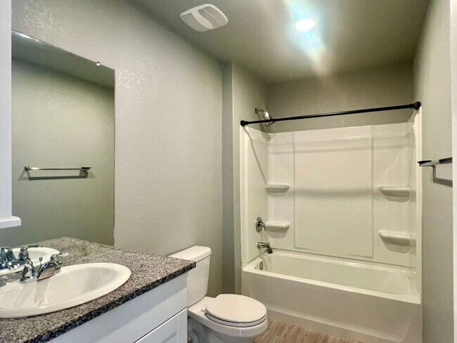 Building Photo - Charming 3-Bed Retreat with Open Living & Private Primary Suite in San Antonio