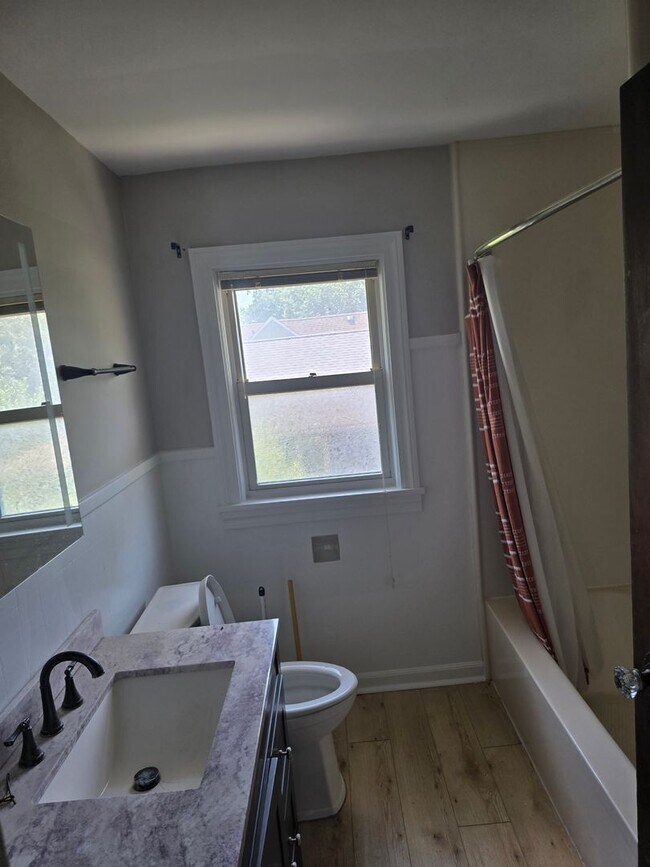 Building Photo - Lawrence Duplex