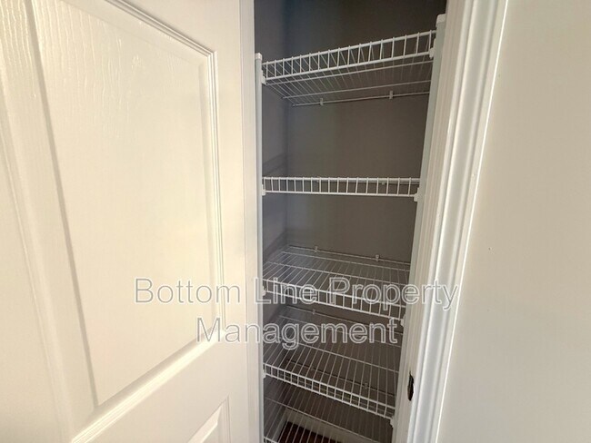 Building Photo - 2321 Heathershire Ln