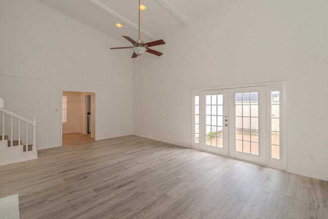 Building Photo - 5975 Townhouse Ln