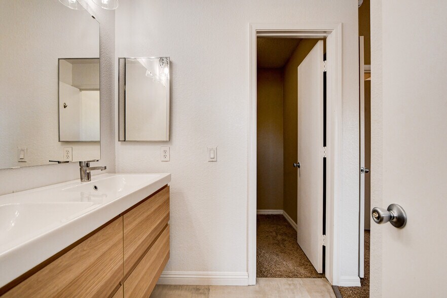 Building Photo - 1661 Cloister Ave