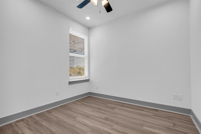 Building Photo - 5303 Kindred Gdn Ln