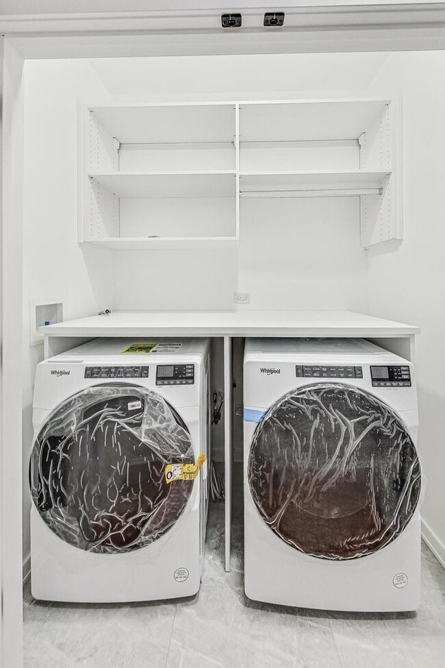 Building Photo - 6626 S Ingleside Ave