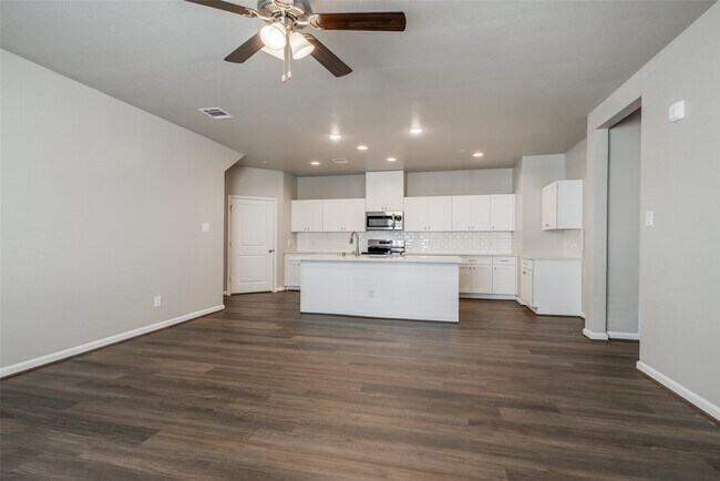 Building Photo - 123 Pk Pl Cir