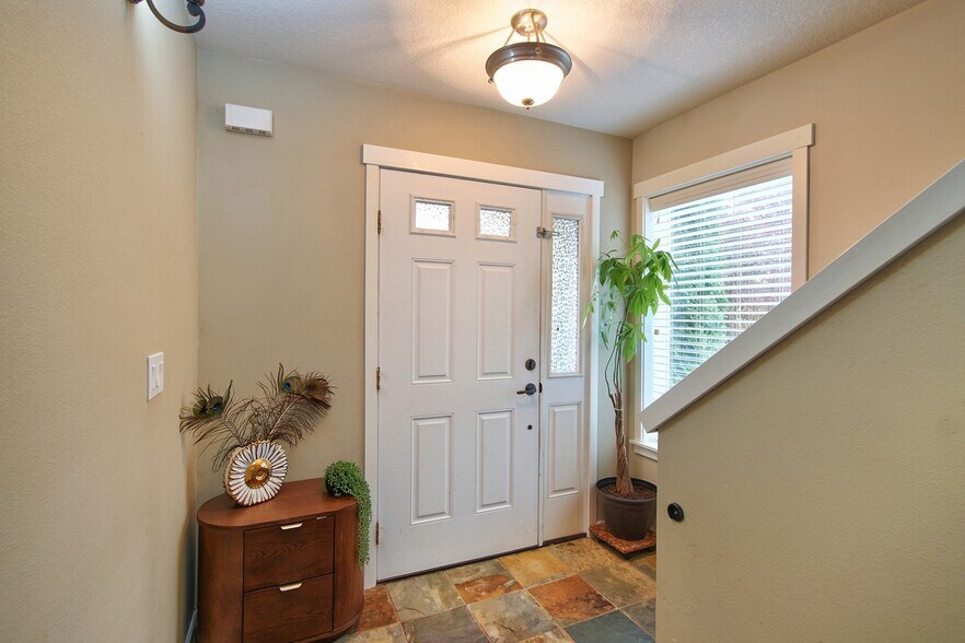 Building Photo - 17536 SW Parkway Ct