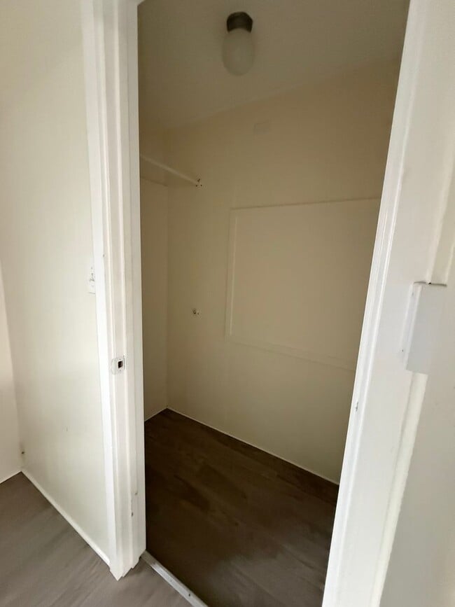 Building Photo - KU.603B