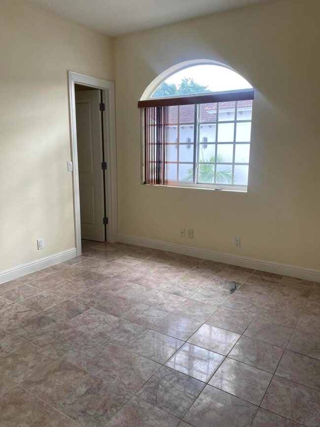 Building Photo - 1950 Presidential Way