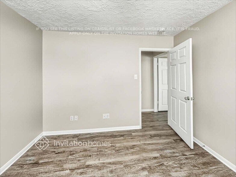 Building Photo - 1824 Meadow Creek Dr