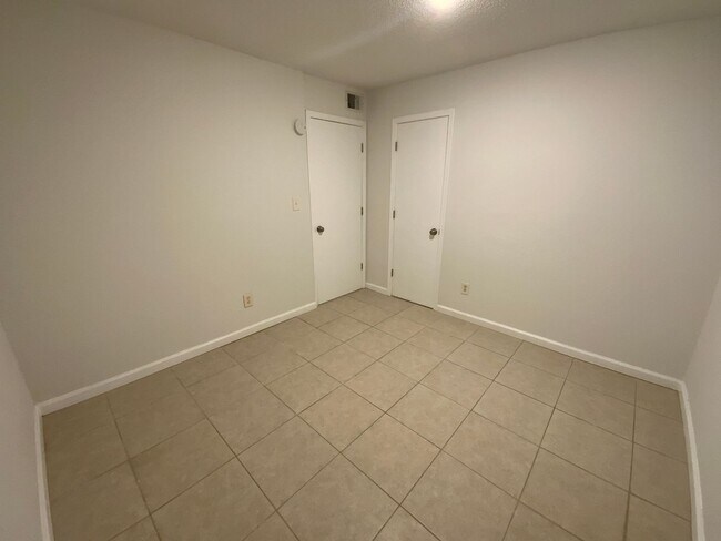 Building Photo - 211 Snead Dr