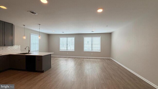 Building Photo - 134 Bridge St