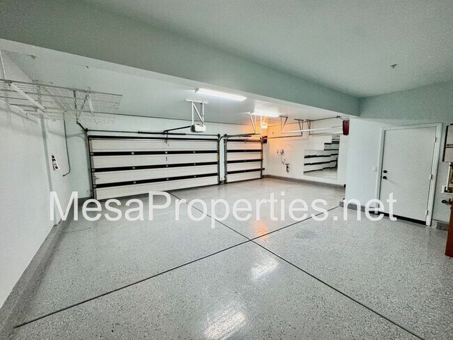 Building Photo - 3134 E La Avenida Dr