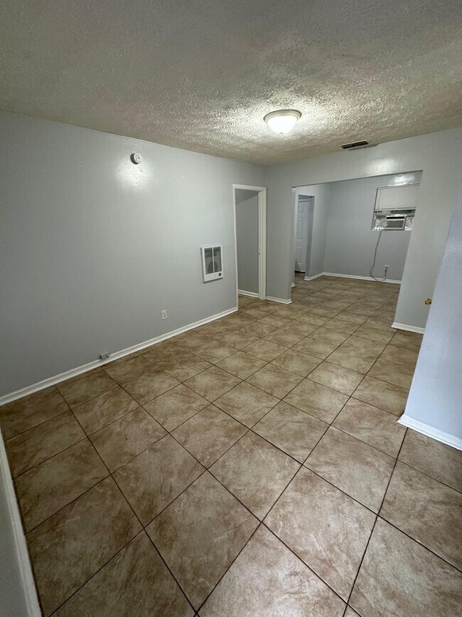 Building Photo - 1632 8th St W