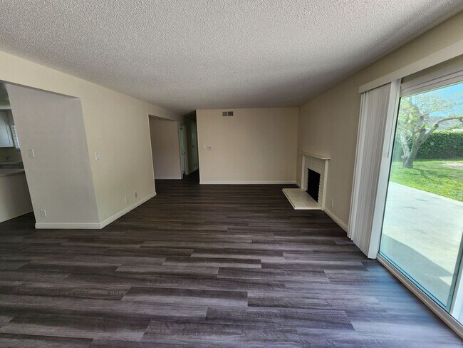 Building Photo - Newly Remodeled 3-Bedroom, 2-Bathroom Home for Rent – Los Alamitos