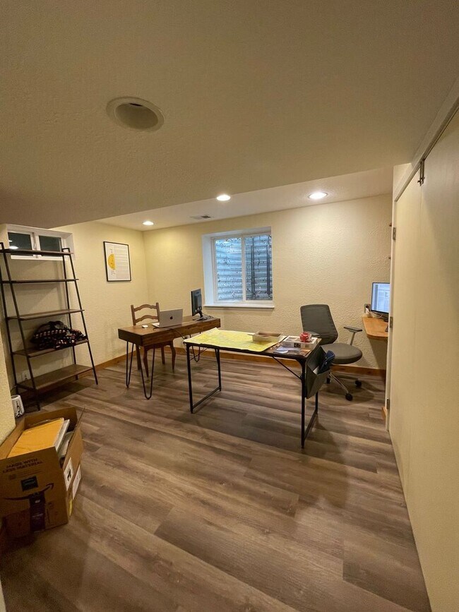 Building Photo - Rare Boulder Gem—Spacious 5-bedroom S. Boulder home - AVAILABLE EARLY JULY!