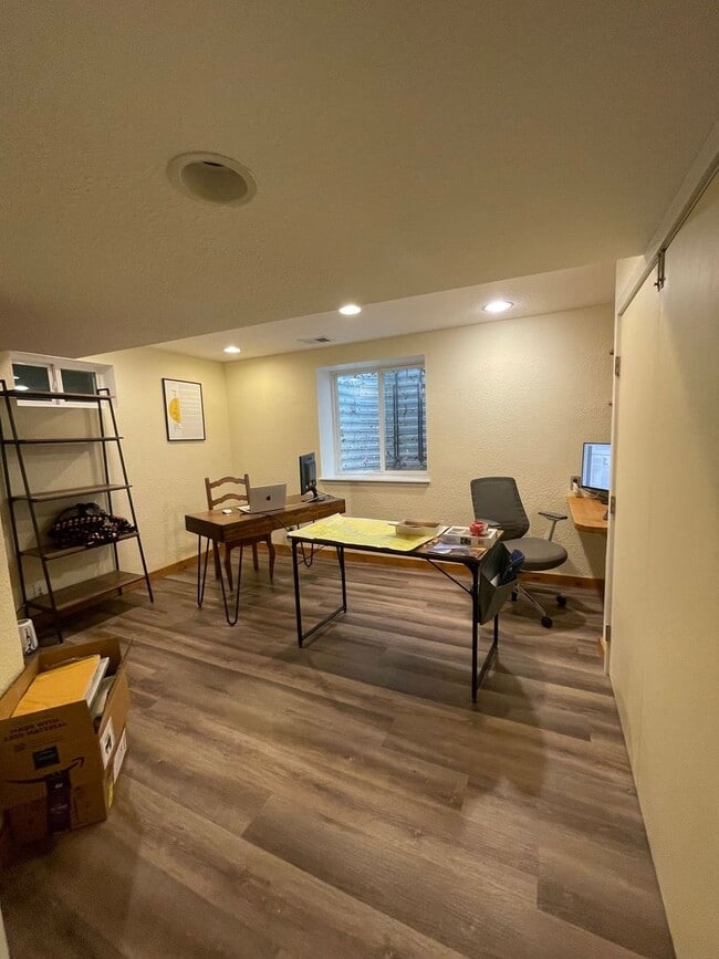 Building Photo - Reduced $2995 BOULDER HOME 5 BEDROOM, 3 FU...