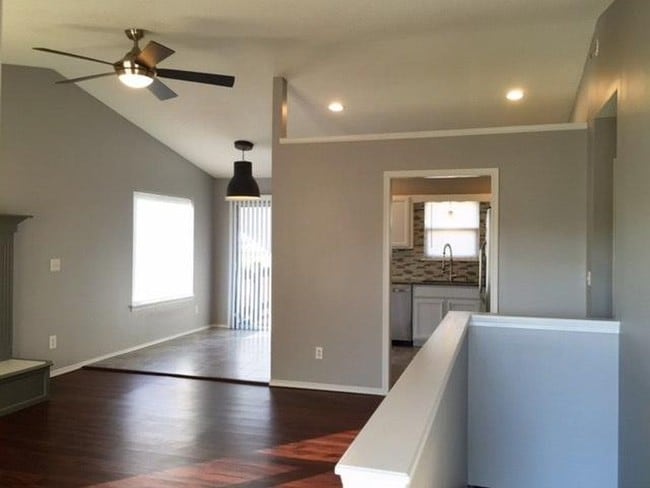 Building Photo - 708 S Red Oaks Cir