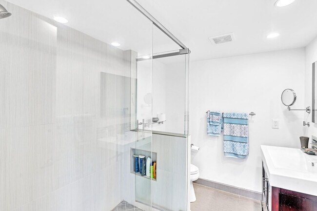 Building Photo - 525 N Ocean Blvd