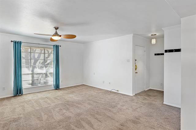 Building Photo - 10580 High Hollows Dr