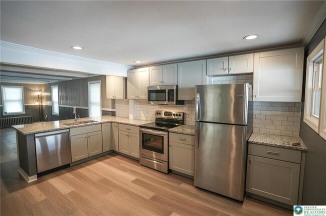 Building Photo - 637 Lehigh Ave