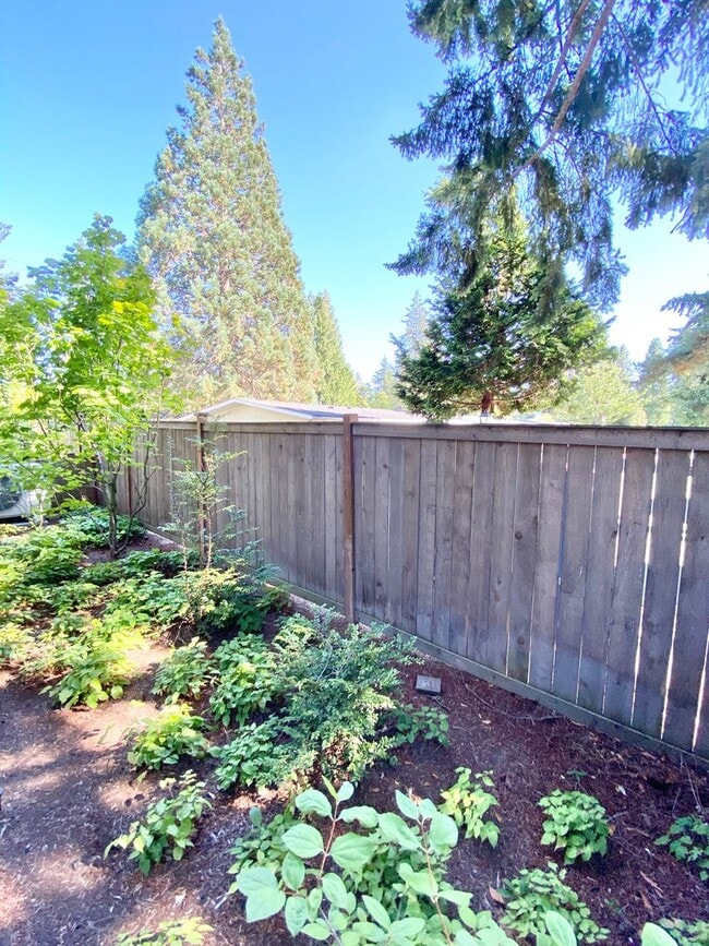 Building Photo - Built in 2017 – Stunning Modern Home for R...