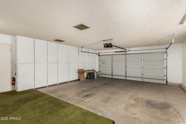 Building Photo - 16828 N 108th Ave