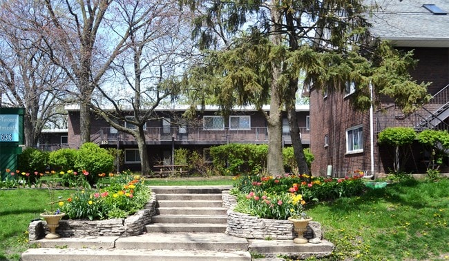 Building Photo - 570 Seegers Rd