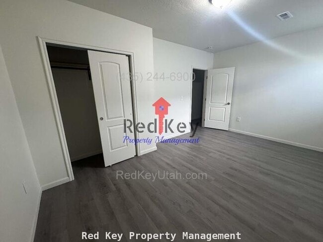 Building Photo - Broxburn Way Duplex