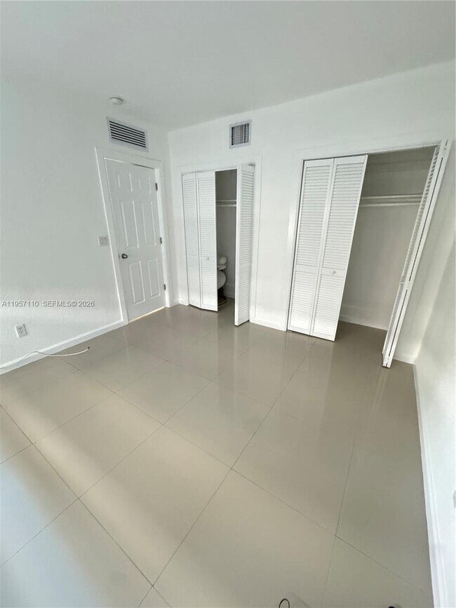 Building Photo - 8035 Crespi Blvd