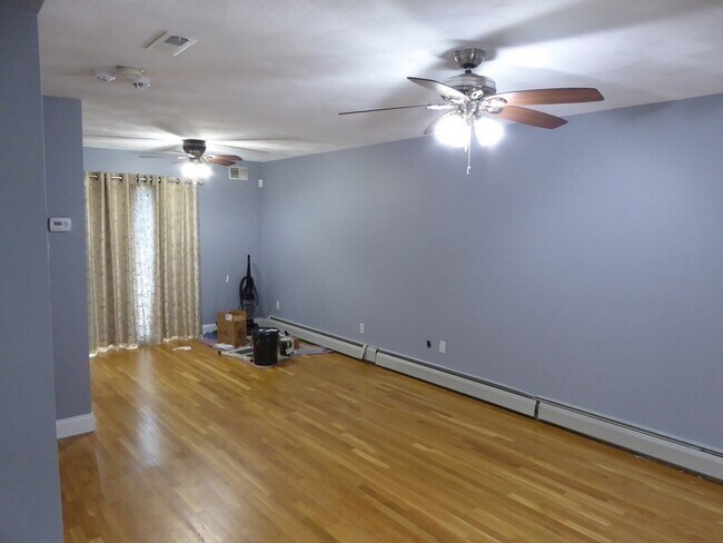 Building Photo - 61 Baxter St