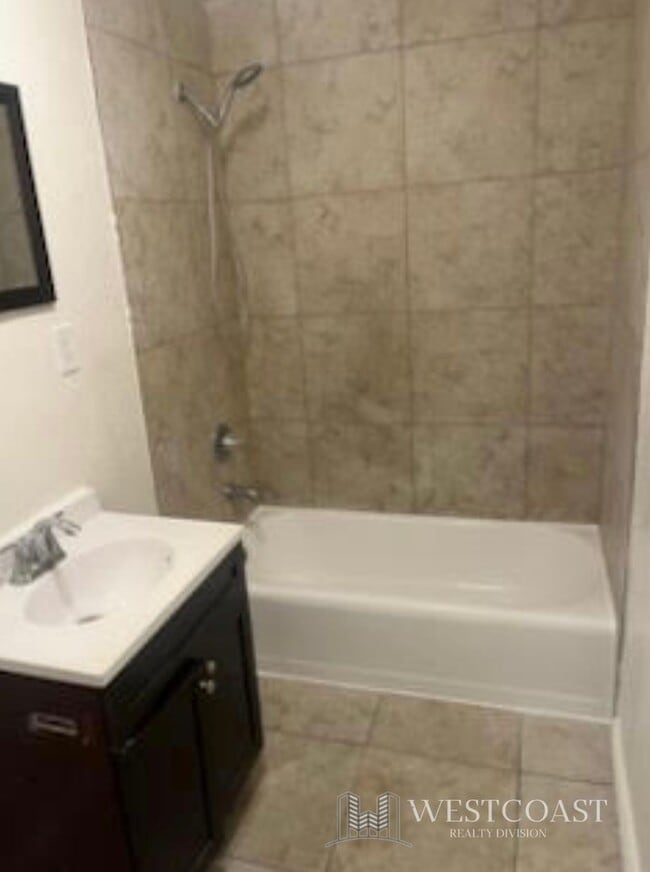 Building Photo - 1041 W Reeve St