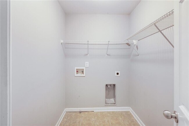 Building Photo - 51 Pine Way