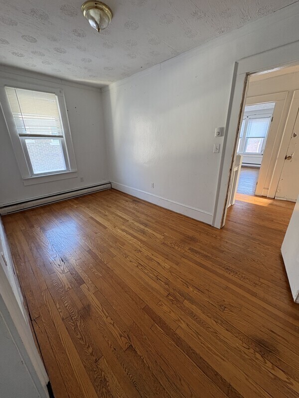 Building Photo - 916 College Ave