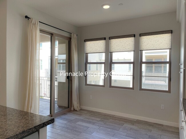 Building Photo - 1073 Foxglove Pl