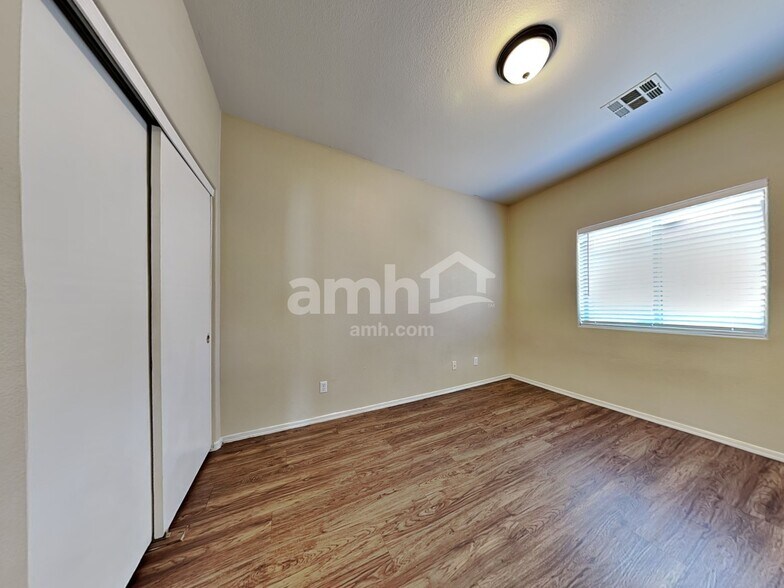 Building Photo - 7201 W Sunderland Ave