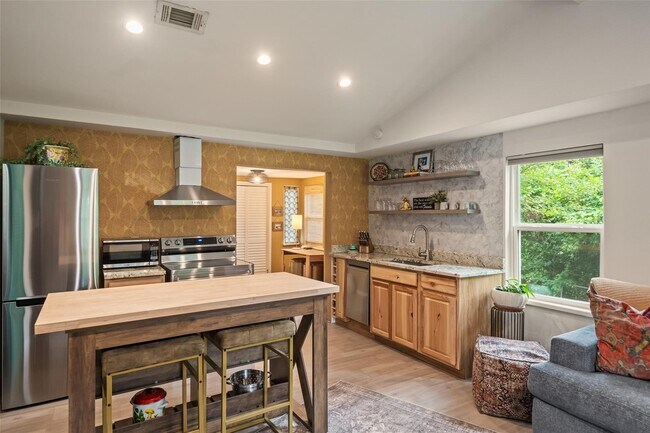 Building Photo - 11045 Woodview