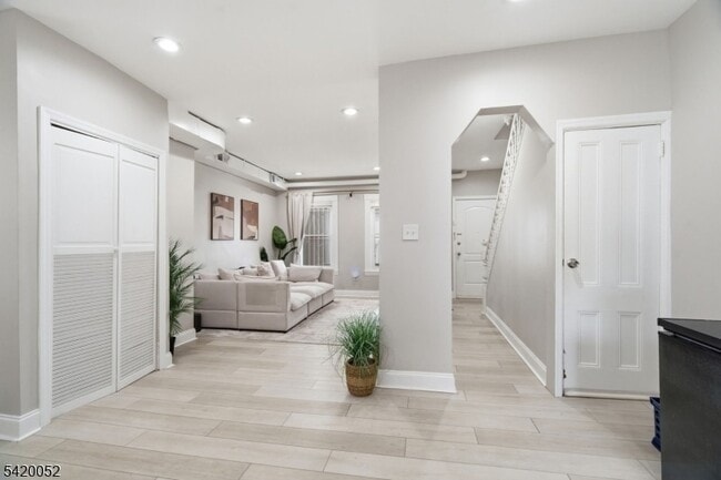 Building Photo - 87 Madison Ave