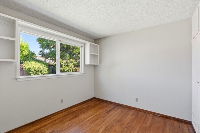 Building Photo - 5880 Taormino Ave