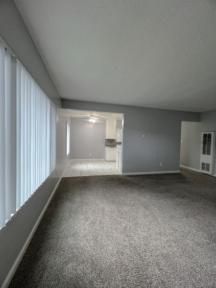 Building Photo - 319 N Bush St