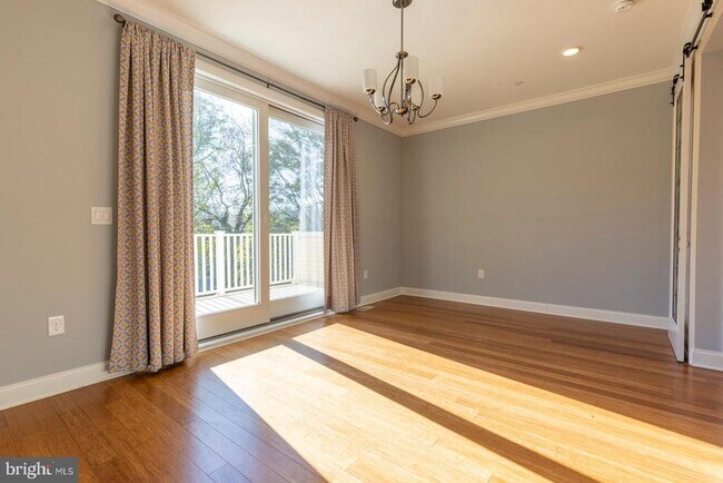 Building Photo - 153 Levering St