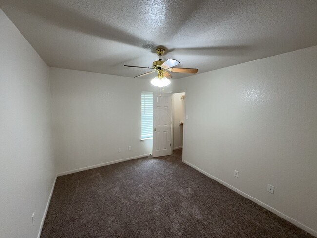 Building Photo - 1107 Cinch Dr
